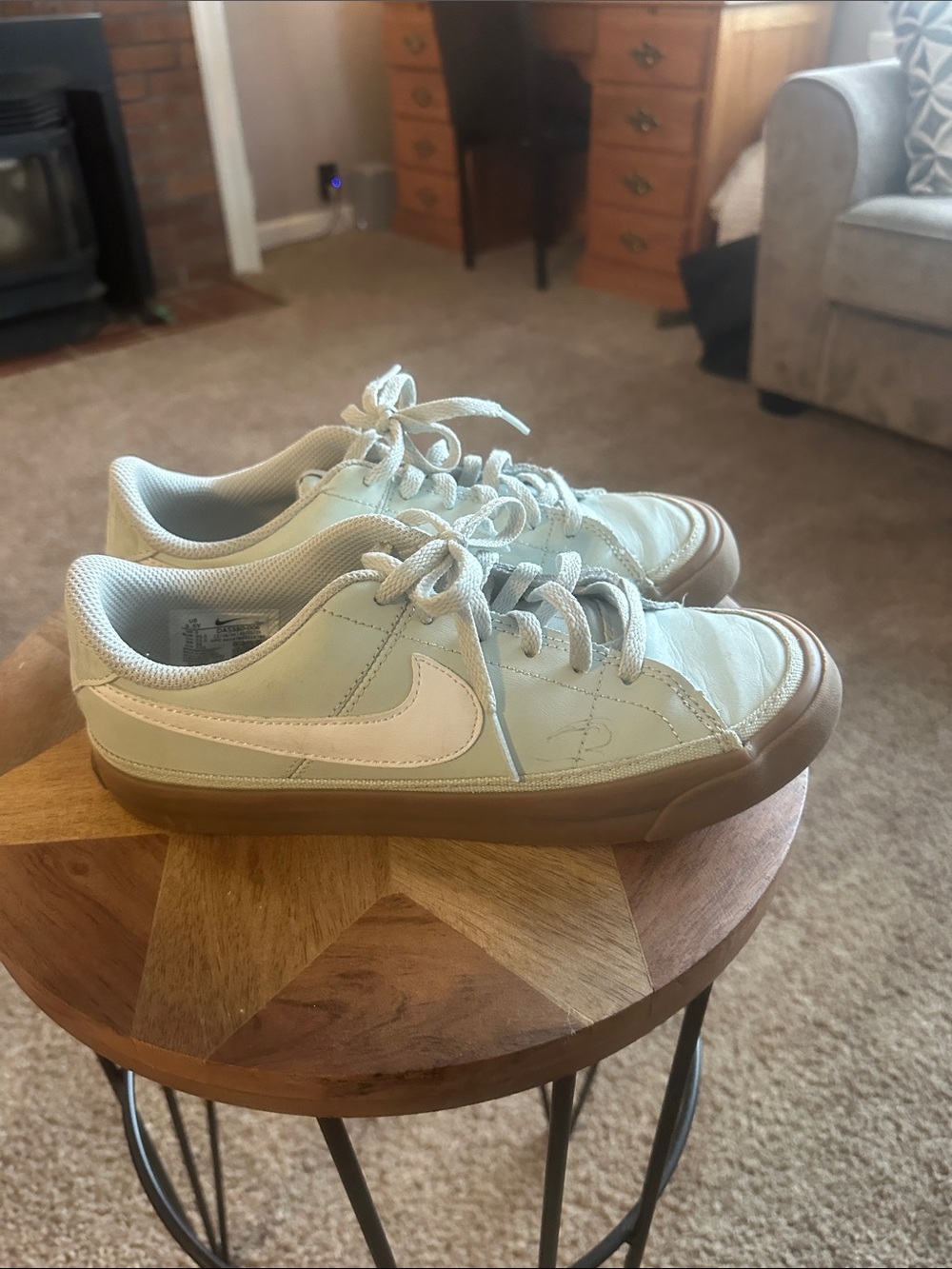 Nike Kids Low-Top Sneakers in Mint Green with White Swoosh